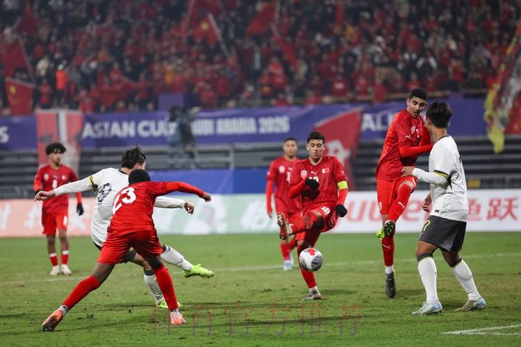 中国队2:0战胜巴林队 取得U17亚预赛开门红